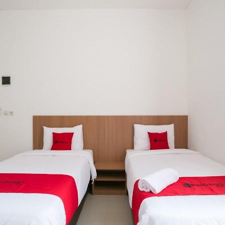 Хостел Reddoorz Syariah Near Lapangan Pancasila Simpang Lima Семаранг Екстер'єр фото