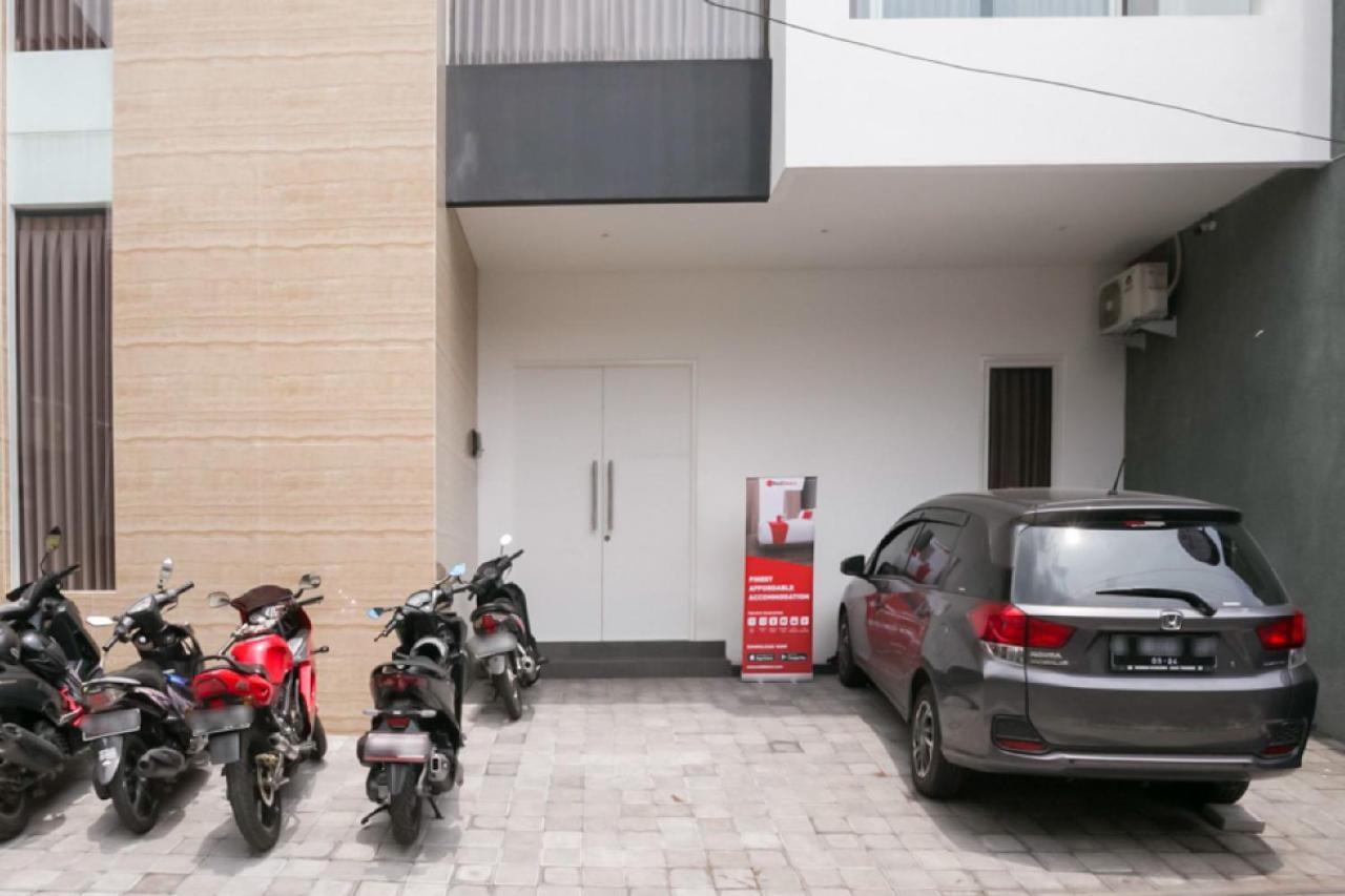 Хостел Reddoorz Syariah Near Lapangan Pancasila Simpang Lima Семаранг Екстер'єр фото