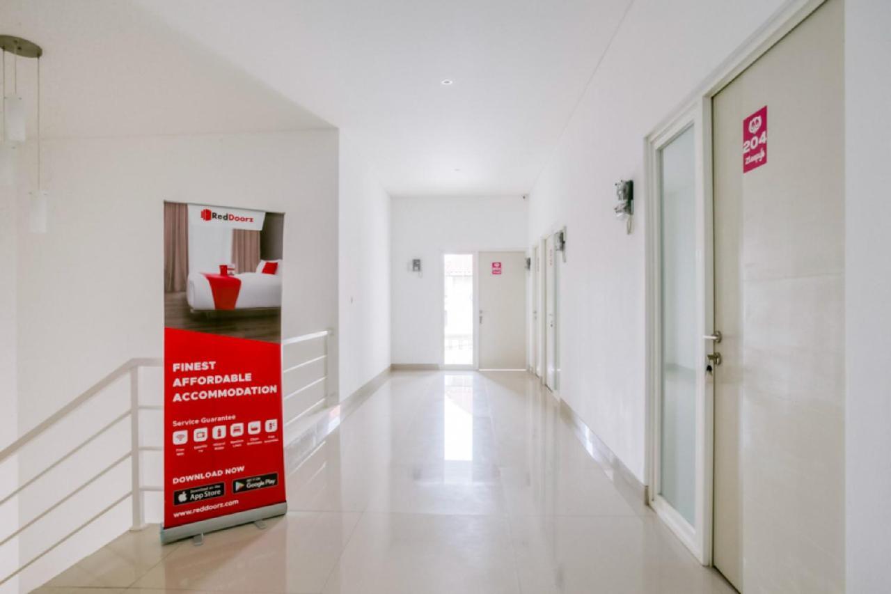 Хостел Reddoorz Syariah Near Lapangan Pancasila Simpang Lima Семаранг Екстер'єр фото
