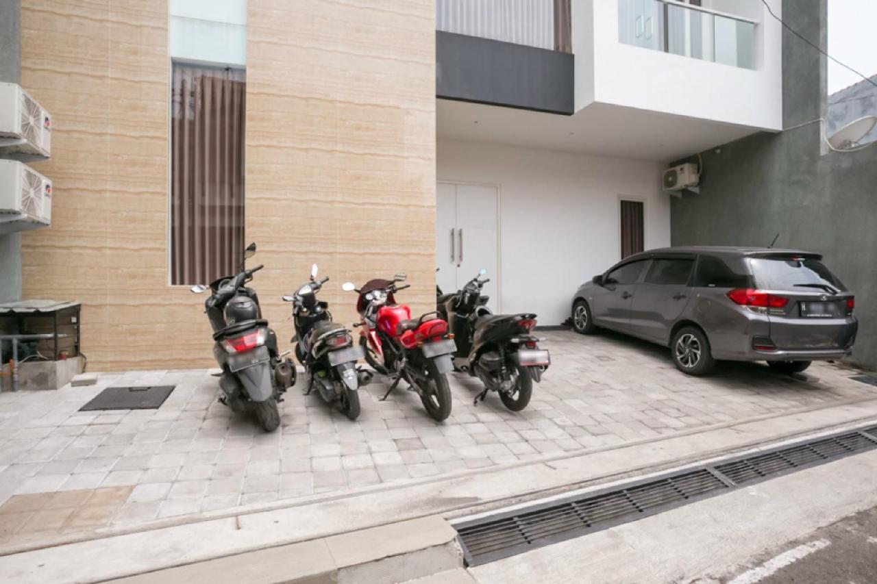 Хостел Reddoorz Syariah Near Lapangan Pancasila Simpang Lima Семаранг Екстер'єр фото